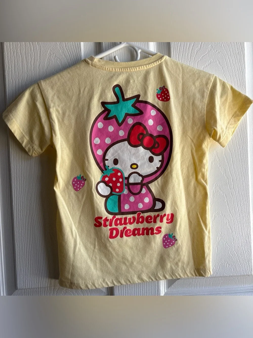 🍓Hello Kitty Strawberry Dreams Girls XS (4/5) Yellow Graphic Crew Neck Tee